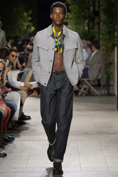 Look 14